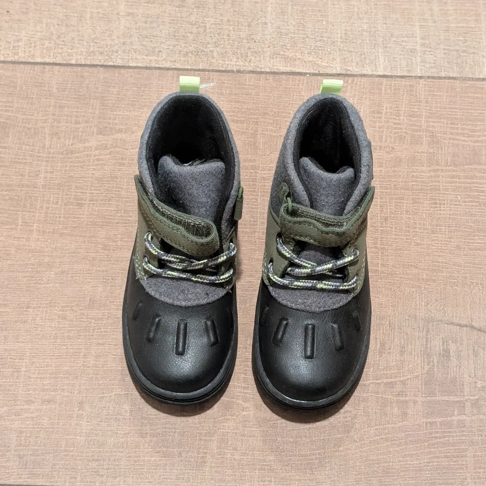Carter’s Toddler Duck Boots Toddler Size 8 NO BOX